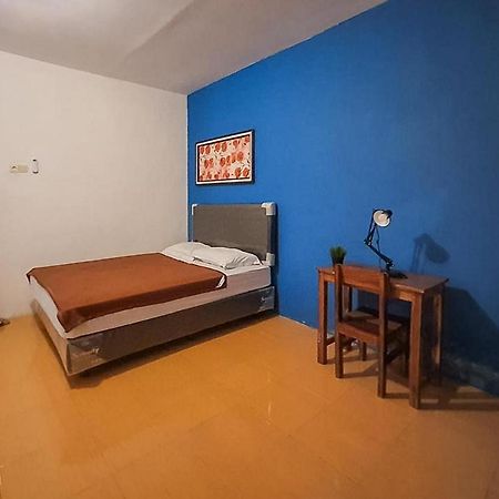 Syafa Homestay Syariah Mitra Reddoorz Tuban  Exterior photo