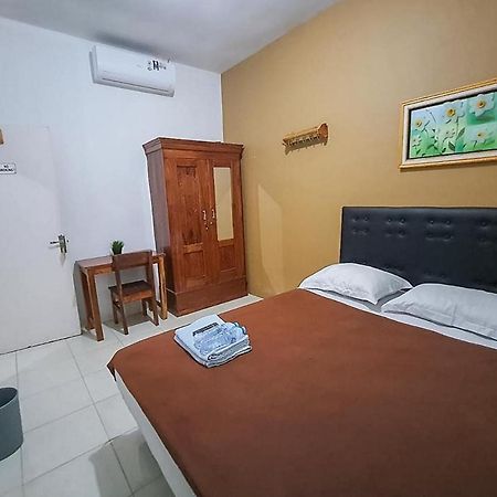 Syafa Homestay Syariah Mitra Reddoorz Tuban  Exterior photo