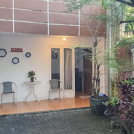 Syafa Homestay Syariah Mitra Reddoorz Tuban  Exterior photo
