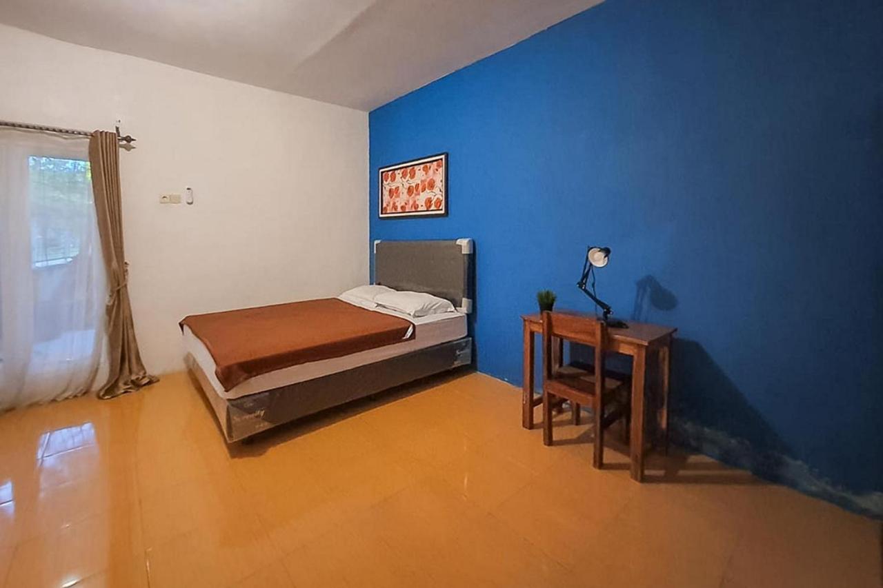 Syafa Homestay Syariah Mitra Reddoorz Tuban  Exterior photo
