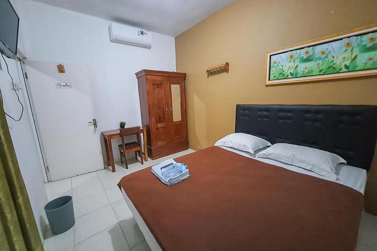 Syafa Homestay Syariah Mitra Reddoorz Tuban  Exterior photo