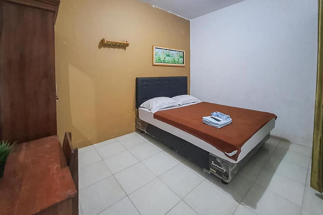 Syafa Homestay Syariah Mitra Reddoorz Tuban  Exterior photo