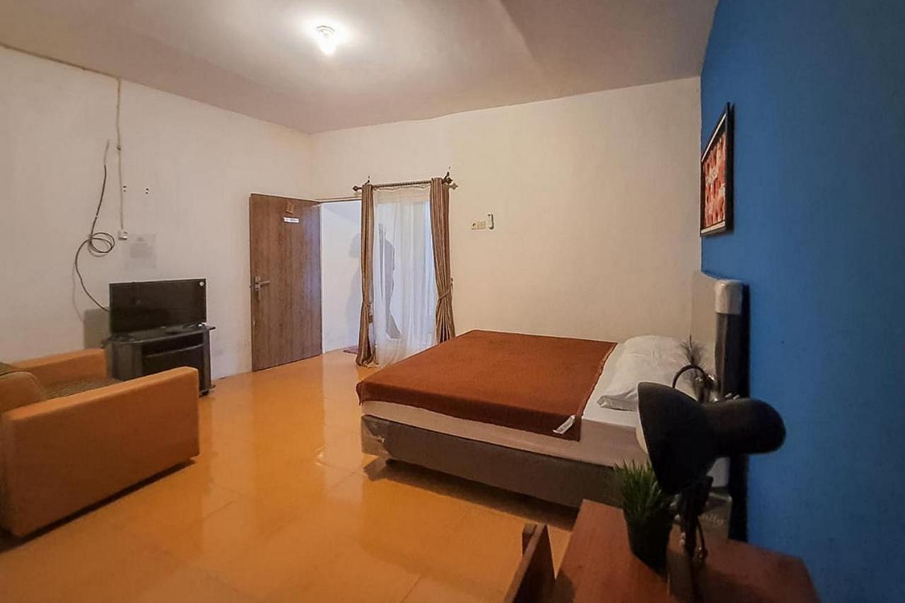 Syafa Homestay Syariah Mitra Reddoorz Tuban  Exterior photo