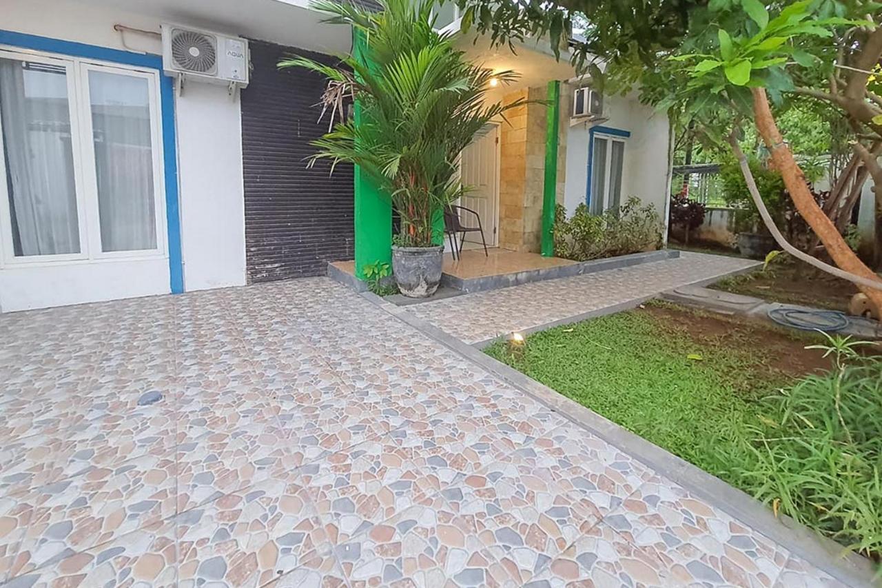 Syafa Homestay Syariah Mitra Reddoorz Tuban  Exterior photo