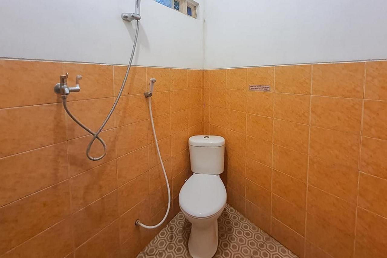 Syafa Homestay Syariah Mitra Reddoorz Tuban  Exterior photo