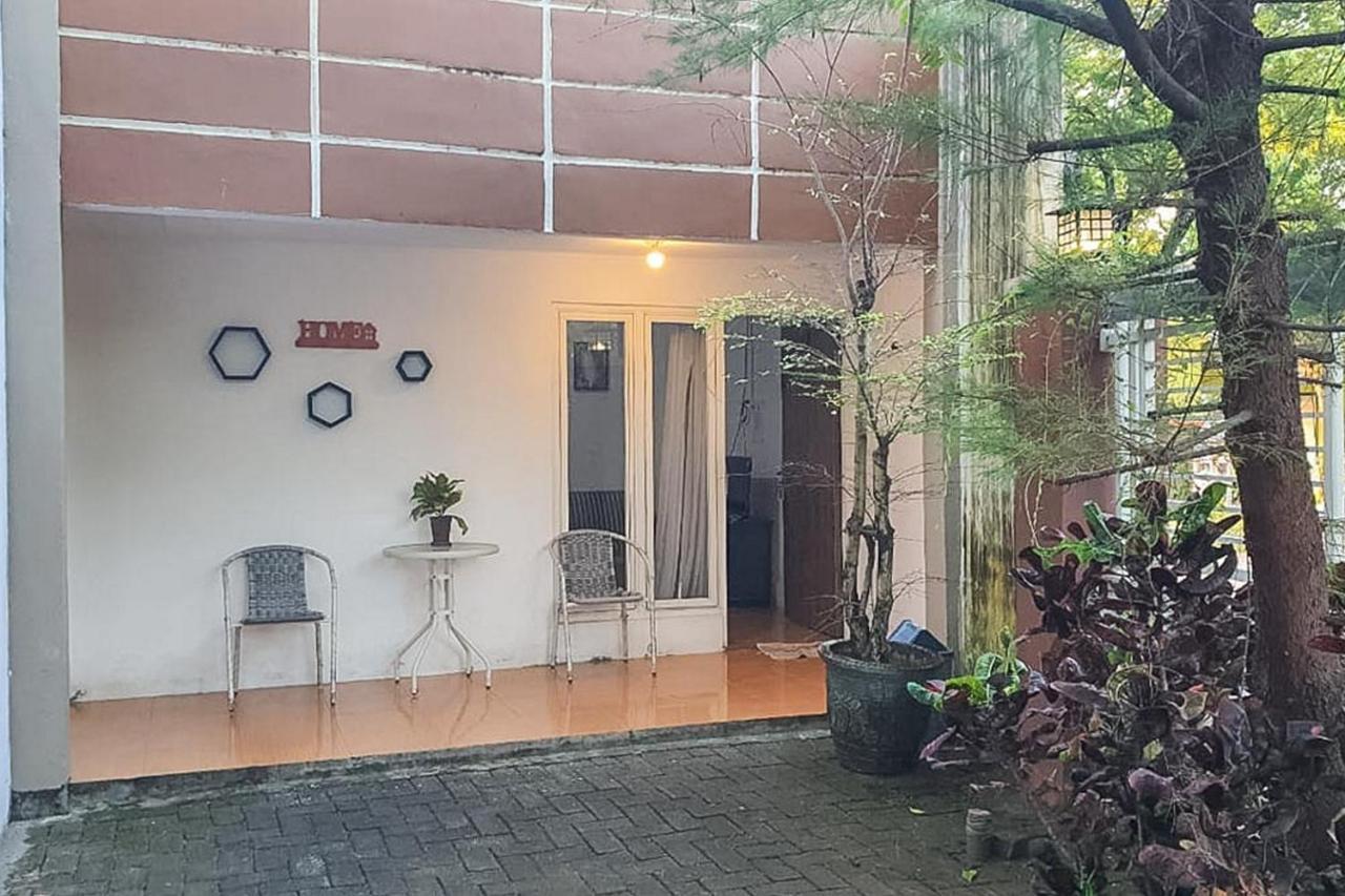 Syafa Homestay Syariah Mitra Reddoorz Tuban  Exterior photo